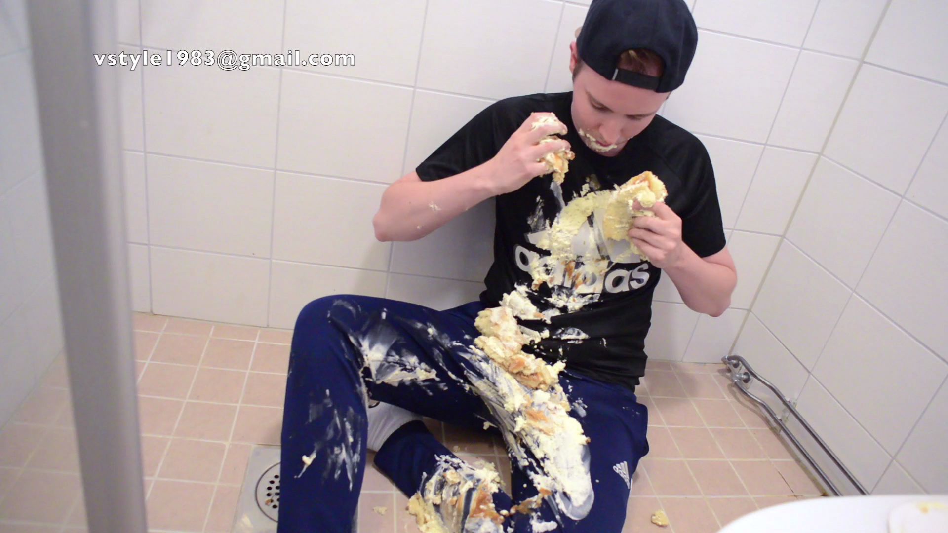 ooh-cake-and-adidas-sereno_main.jpg