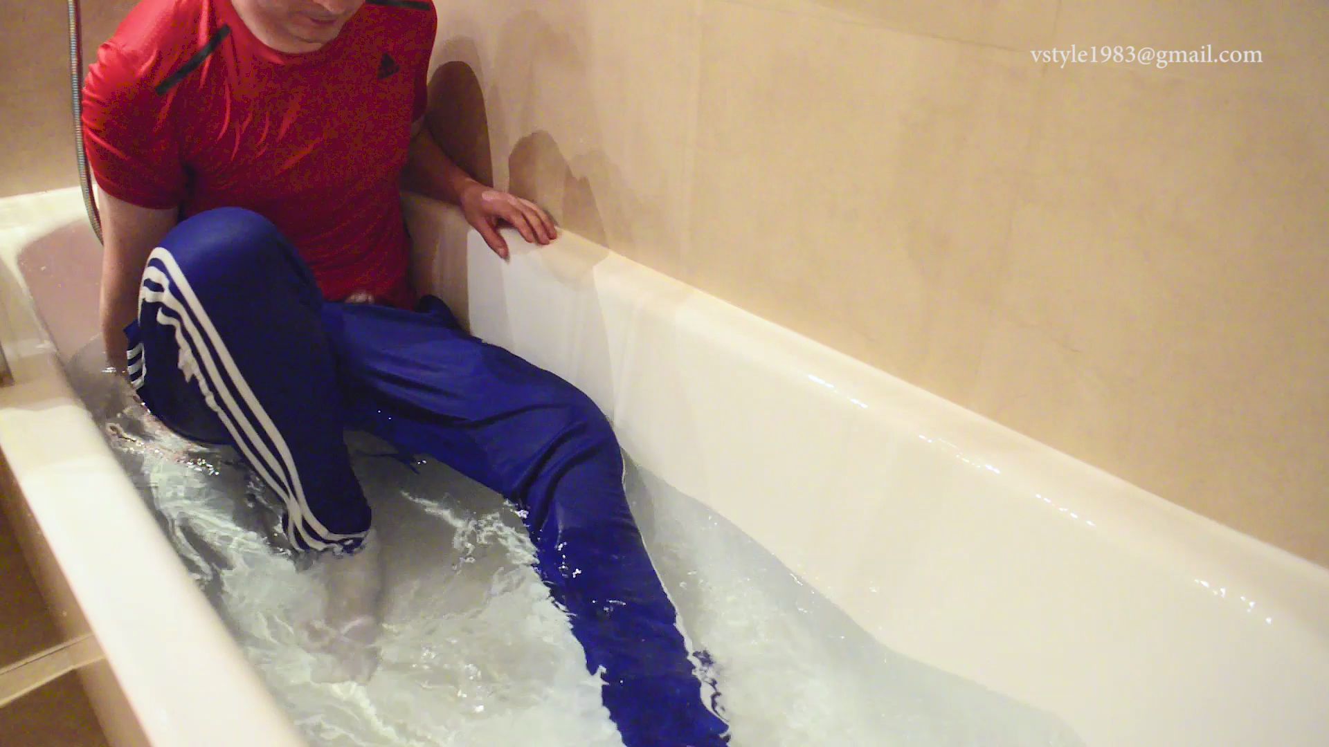 taking-a-bath-in-adidas-condiv_main.jpg